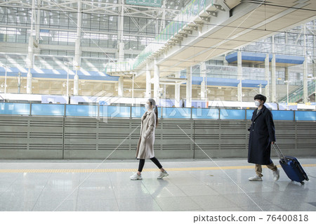 Asian man and woman wearing masks in public transportation Asian man and woman wearing masks in public transportation 76400818