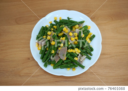 Stir-fried frozen asparagus, corn and bacon with butter 76401088
