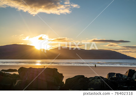 Kiltoorish bay beach between Ardara and Portnoo in Donegal - Ireland. 76402318