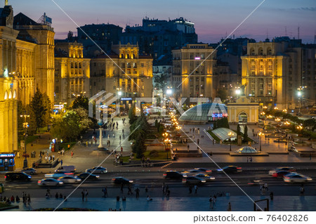 Maidan Square in Kiev at dusk 76402826