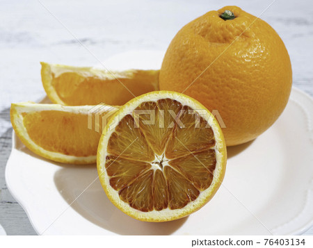 Blood orange (red flesh, from Japan, from Ehime prefecture) Blood orange (red flesh, from Japan, from Ehime prefecture) 76403134