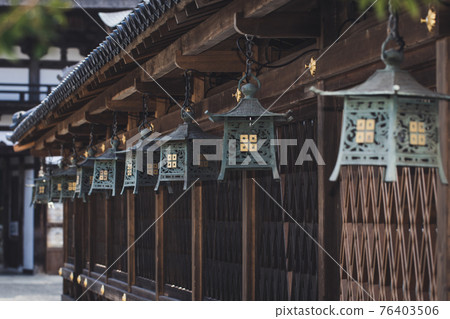滋賀縣近江八幡市佐佐木神社的漁燈 76403506