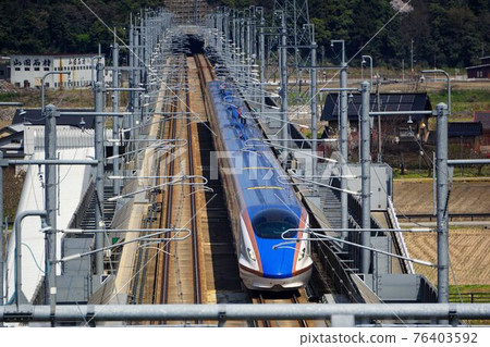 Hokuriku Shinkansen with reduced number Hokuriku Shinkansen with reduced number 76403592