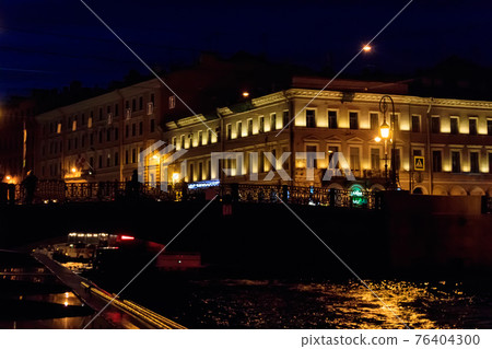 Night view of the Moyka river in St. Petersburg, Russia 76404300
