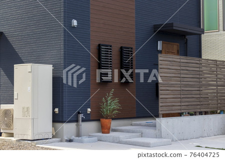 Newly built eco-house parts entrance approach Newly built eco-house parts entrance approach 76404725
