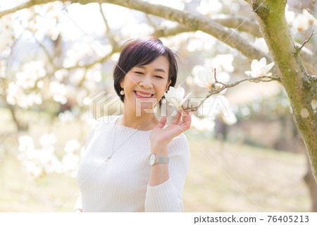 A woman enjoying the spring plateau Chichibu Sakura At Hitsujiyama Park in Chichibu City, Saitama Prefecture 76405213