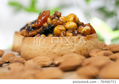 small round tartlet with a variety of fillings small round tartlet with a variety of fillings 76406751