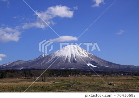 Oyama plateau in fine weather Oyama plateau in fine weather 76410692