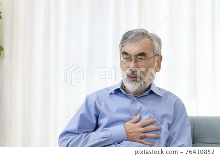 Senior man with poor physical condition Chest pain Stomach pain 76410852