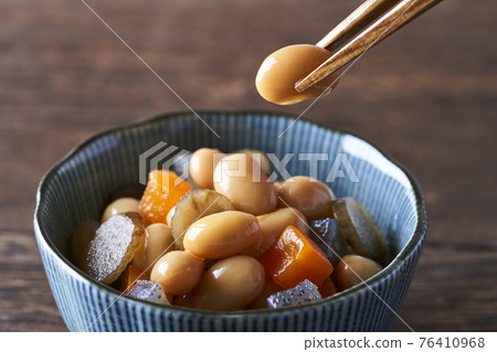Boiled beans with burdock, carrot and konjac Boiled beans with burdock, carrot and konjac 76410968