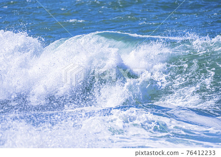 wave image 76412233