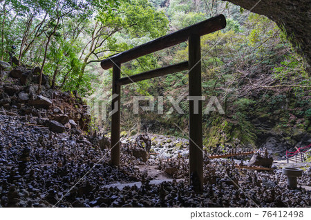 Torii gate and masonry at Amanoyasukawara shrine Torii gate and masonry at Amanoyasukawara shrine 76412498