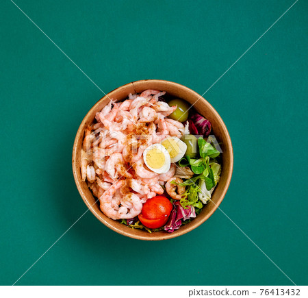 bowl of healthy salad 76413432