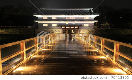 Nezumitamon Bridge at night when it gets wet in the rain and shines brightly 2 Nezumitamon Bridge at night when it gets wet in the rain and shines brightly 2 76413505