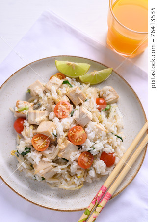 Fried rice with tofu, mung bean sprouts and tomato  76413535