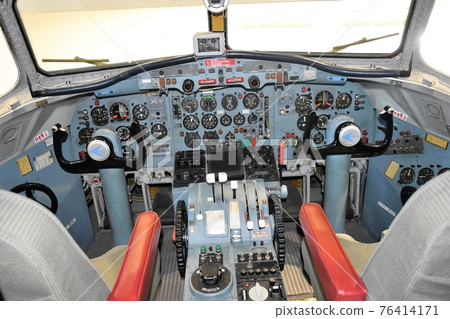 YS-11 コックピットフロントガラス YS11 Cockpit (Aichi Museum of Flight) - Stock Photo