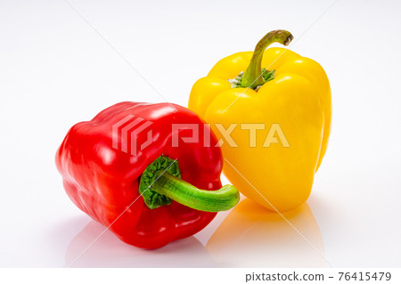 黃色和紅色辣椒粉材料 黃色和紅色辣椒粉材料 76415479