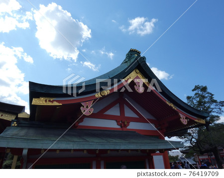 Haiden roof and blue sky 76419709