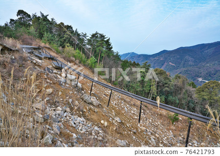 [Land landslide] 76421793