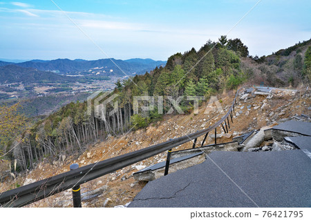 【山體滑坡】 76421795