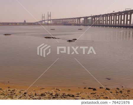 Seohae Grand Bridge. West Coast Expressway. Pier. Sea 76421976