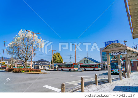 神奈川縣南足柄市大雄山站附近的街景 76423137