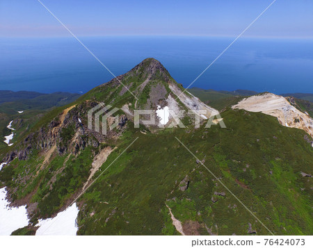 Aerial view, Mt. Iou and avant-garde peak (Hokkaido, Shiretoko) 76424073