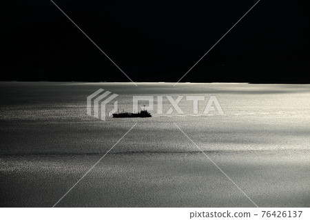 Naruto Kaikyou in cloudy weather seen from Wakoudonohiroba Park 76426137