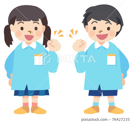 A smiling kindergarten child who plays rock-paper-scissors and becomes a friend (Goo) 76427235