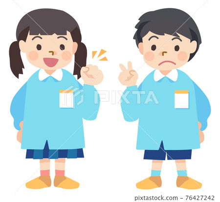 孩子們在玩剪刀石頭布(Goo 和 Choki) 孩子們在玩剪刀石頭布(Goo 和 Choki) 76427242