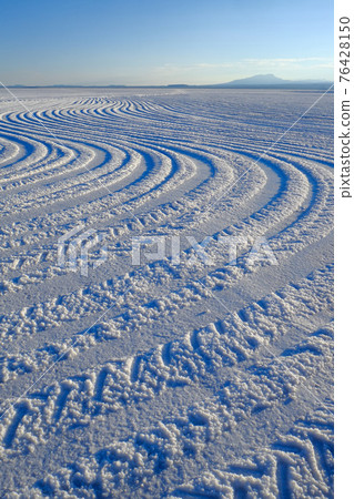 南美洲玻利維亞烏尤尼鹽湖景觀 南美洲玻利維亞烏尤尼鹽湖景觀 76428150