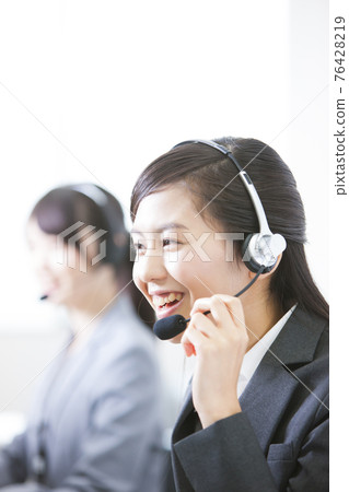 Call center operator 76428219