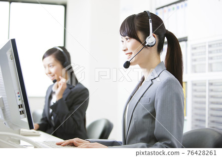 Call center operator 76428261