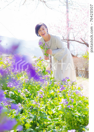 Middle-aged senior women enjoying spring in Chichibu, Saitama Prefecture 76428507