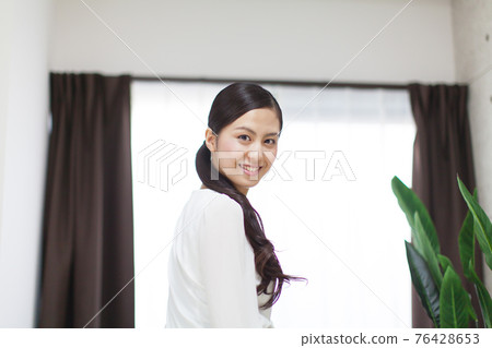 A woman with a smile 76428653