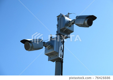 監控攝像機安裝在戶外 76428886