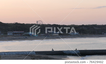 黃昏的鮎浦海灘 黃昏的鮎浦海灘 76429482