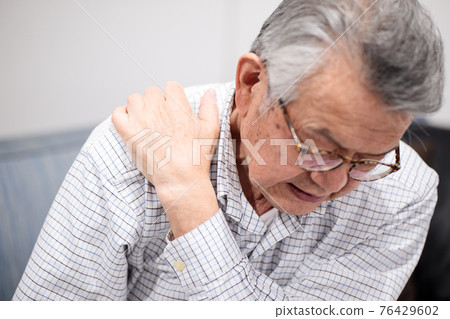 Senior man suffering from stiff neck Senior man suffering from stiff neck 76429602