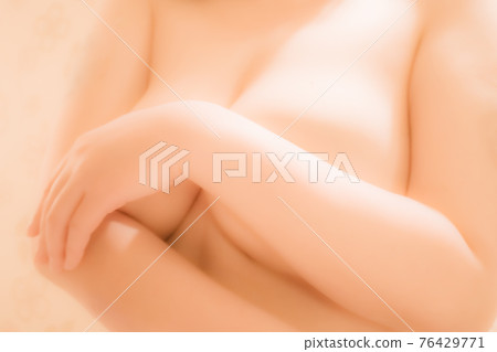 Bust hidden by hand 76429771