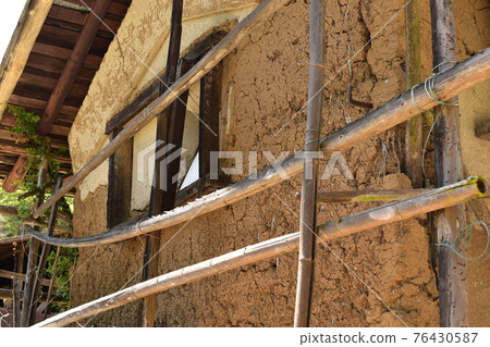 Old warehouse 76430587