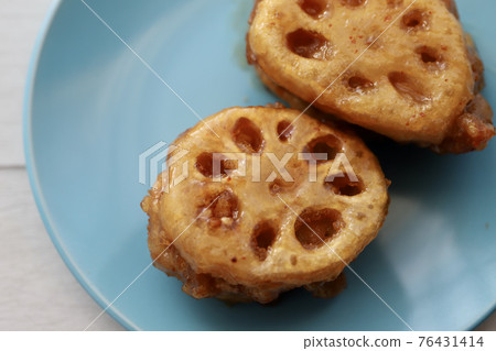 Deep-fried lotus root with chicken Deep-fried lotus root with chicken 76431414