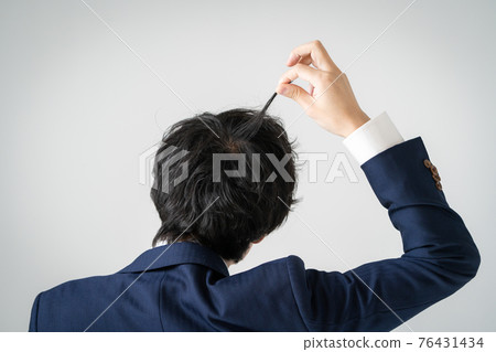 一個關心頭髮的商人 76431434