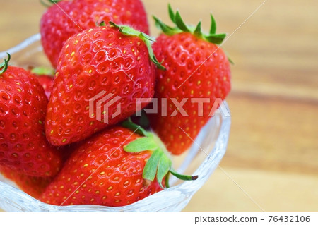 Bright red strawberries served on a plate (Tochiotome) 76432106