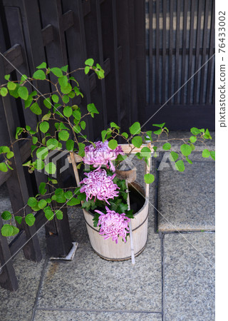 The entrance of a tea room The entrance of a tea room 76433002