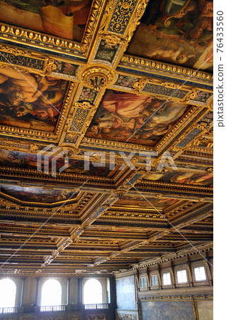 Italy_Florence C02 76433560