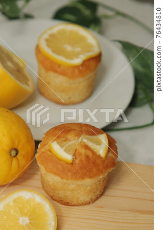Lemon muffin Lemon muffin 76434810