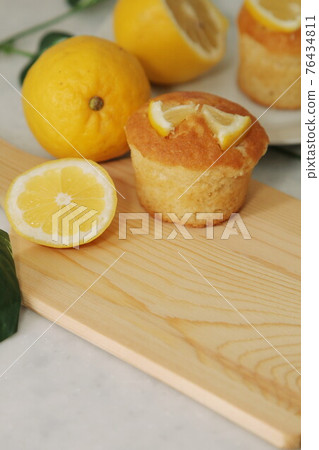 Lemon muffin Lemon muffin 76434811