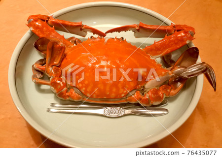 Gazami crab waiting to be eaten Gazami crab waiting to be eaten 76435077
