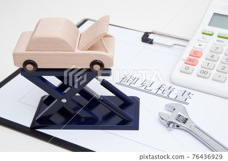Car and quotation Estimated image of car maintenance cost 76436929