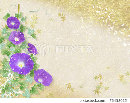 紫色牽牛花金色日本紙背景的夏季形象 76438015